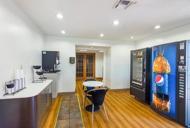 Studio Inn Extended Stay Oklahoma City Airport By Oyo Exterior photo