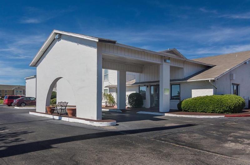 Studio Inn Extended Stay Oklahoma City Airport By Oyo Exterior photo