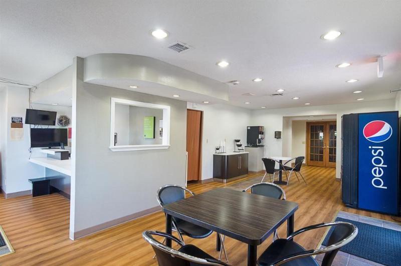 Studio Inn Extended Stay Oklahoma City Airport By Oyo Exterior photo